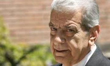 بینش تاریخی در تبیین سیاسی عزت فولادوند