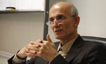 علوم انسانی در جامعۀ ما رو به زوال است فراستخواه