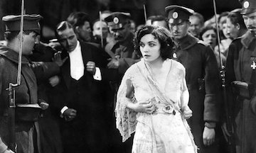 دخترکان شاگردمغازه به سینما میروند (۱) سینمای بدنه