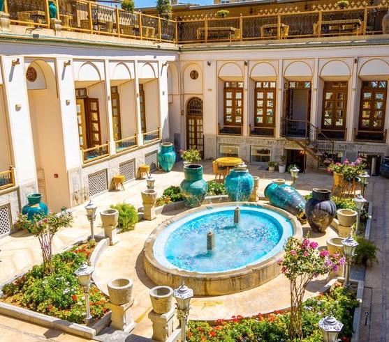 تضاد فرهنگی در هتلهای سنتی شیراز و اصفهان